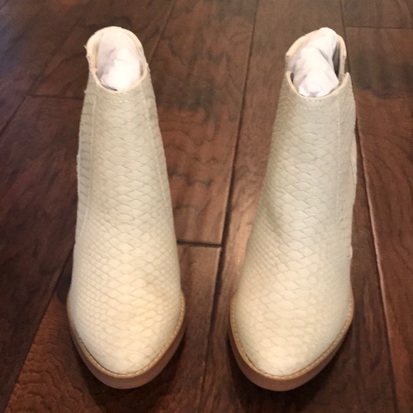 Cream snakeskin boots Clearance